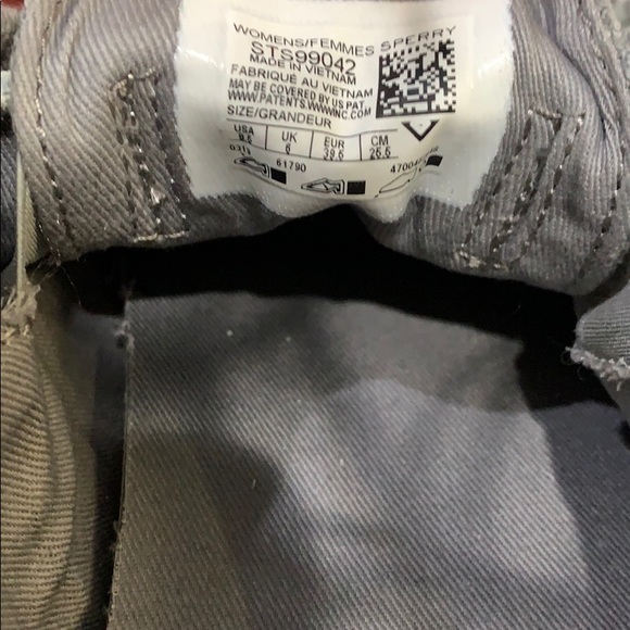 Light grey Sperry slip on shoes - Picture 3 of 5